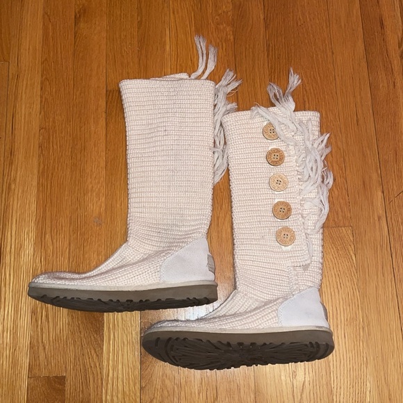 RARE Vintage UGG Cardy Fringe Cream Boots with Buttons - Picture 2 of 8